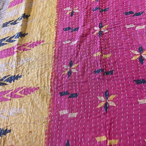 Beautiful recycled Kantha throws hand quilted, recycled, one of a kind. - Picture 8 of 8